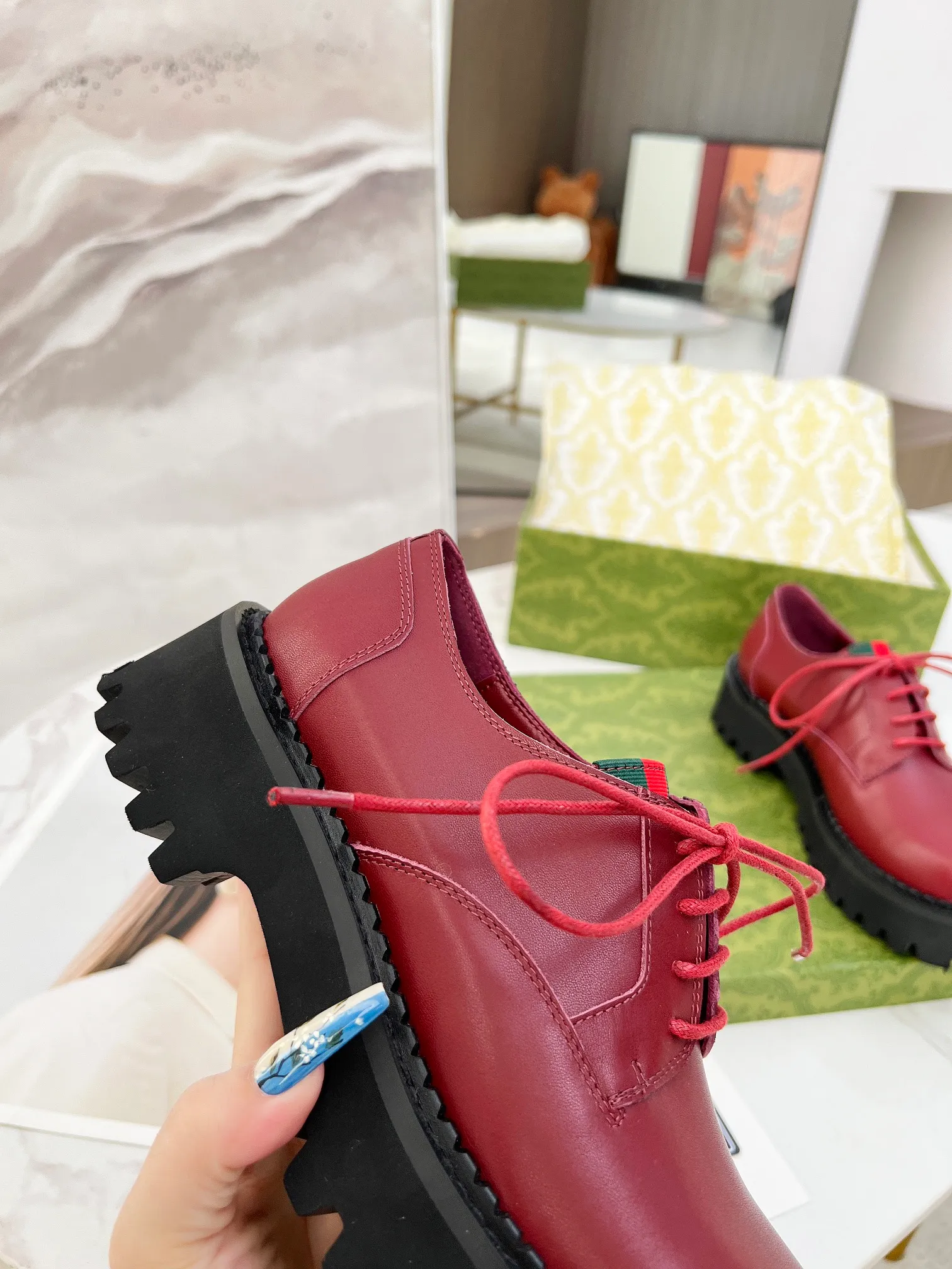 👟👟Ex-factory price 500👟👟 New arrival! 2024 latest version of GUCCI versatile strappy loafers, heel height: 5cm, fabric: first layer cowhide/open edge beads, lining/foot pads: sheepskin lining.  The outsole is made of foam outsole. Color: black/ancora red. Size: 35-41